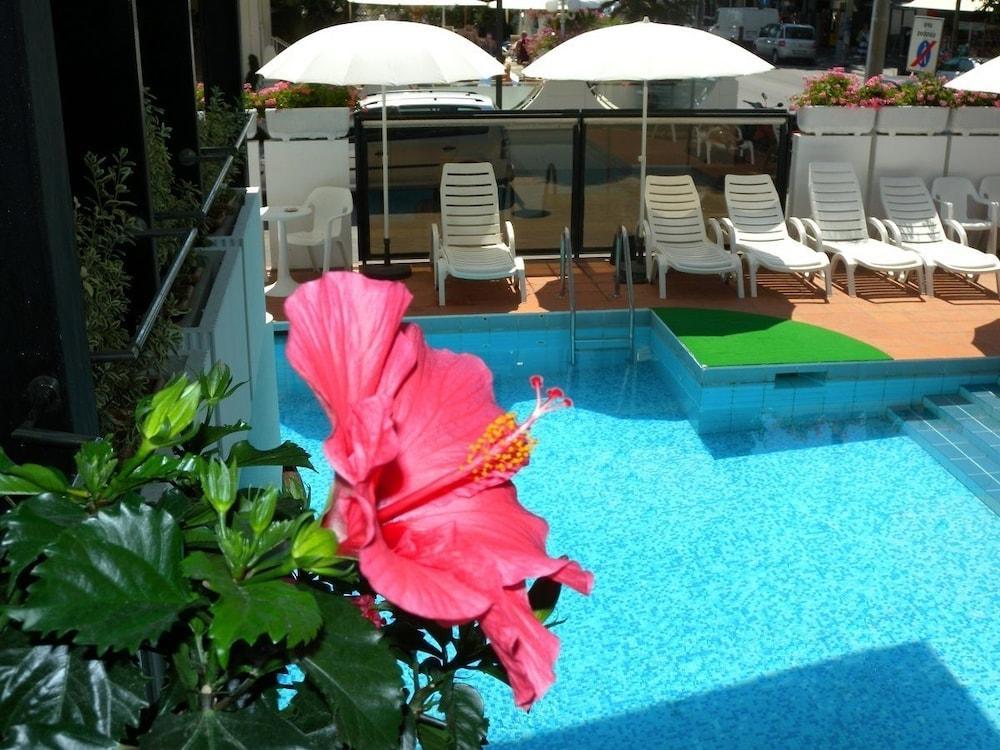Hotel Grand Meeting Rimini Exteriör bild