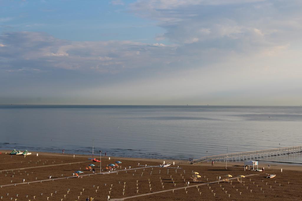 Hotel Grand Meeting Rimini Exteriör bild