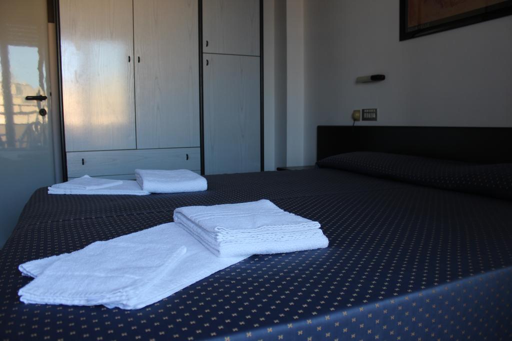 Hotel Grand Meeting Rimini Exteriör bild