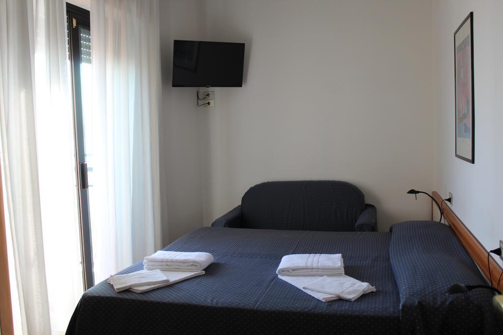 Hotel Grand Meeting Rimini Exteriör bild