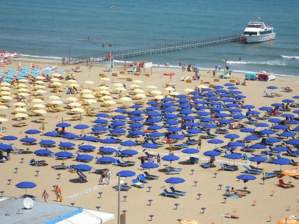 Hotel Grand Meeting Rimini Exteriör bild
